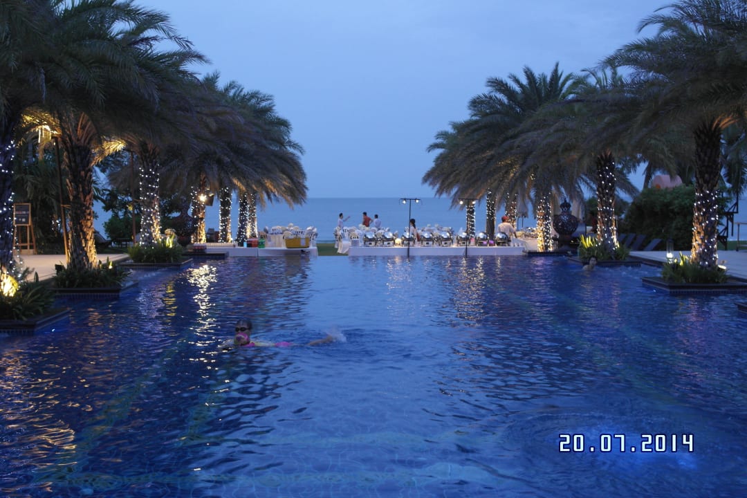 Abends am Pool Marrakesh Hua Hin Resort & Spa