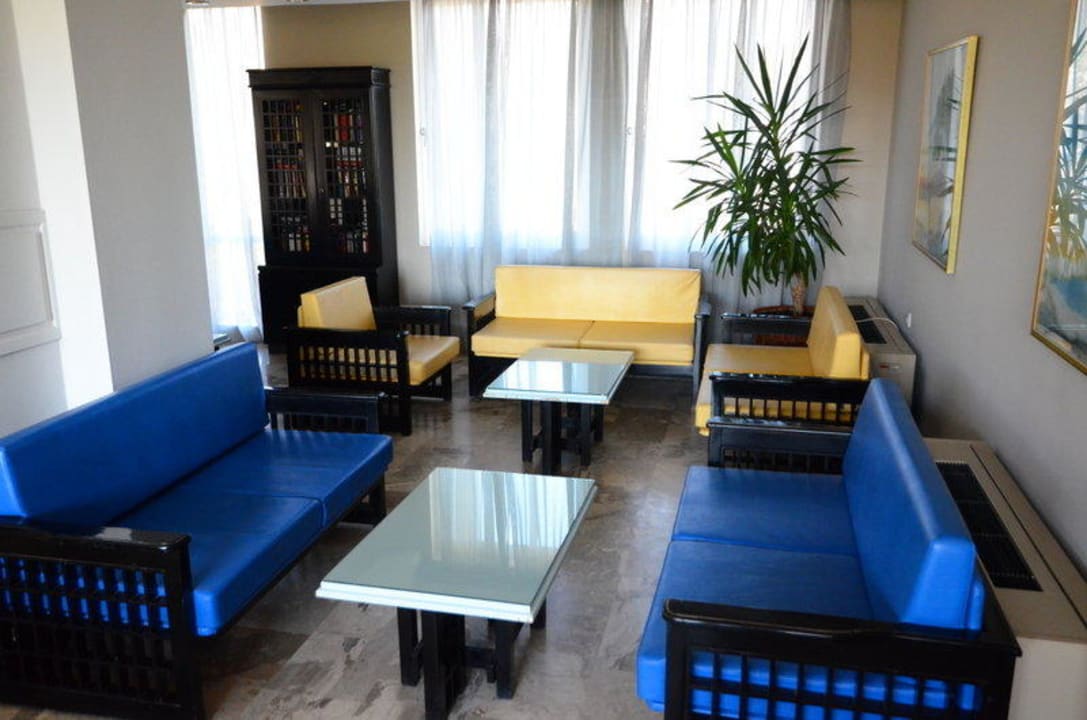 Kącik - Hall - Biblioteka Hotel Peli