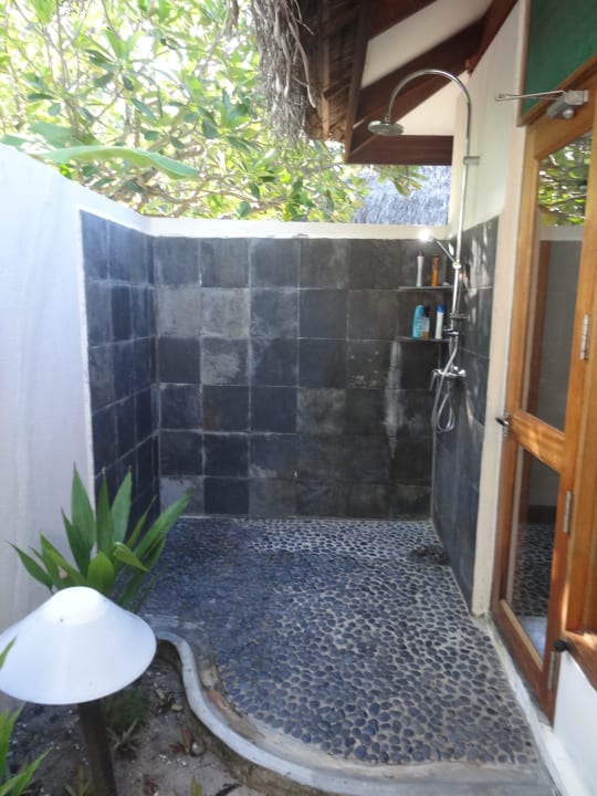 Aussendusche Beach Villa Kuramathi Maldives