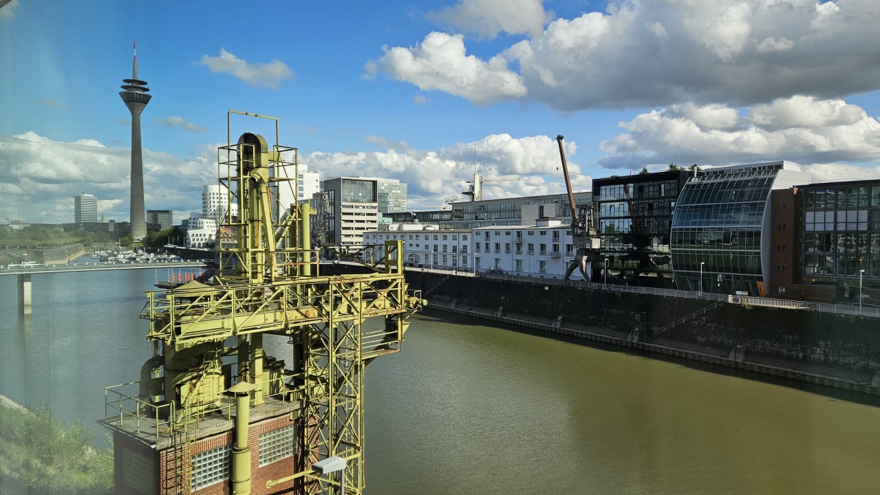 Ausblick Hotel Courtyard by Marriott Düsseldorf Hafen