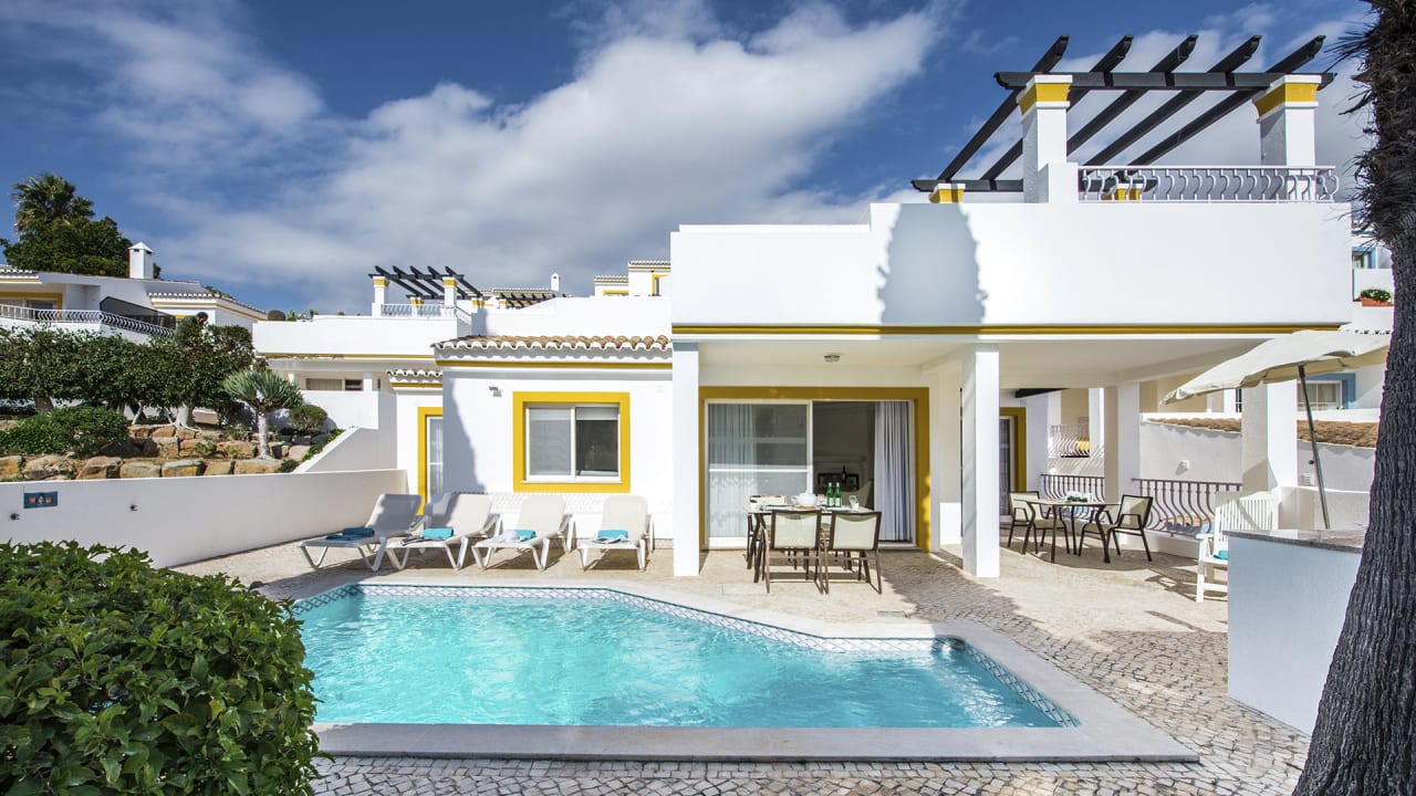 Pool Four Seasons Fairways