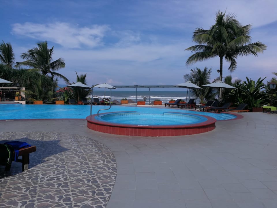 Pool Sandy Beach Non Nuoc Resort