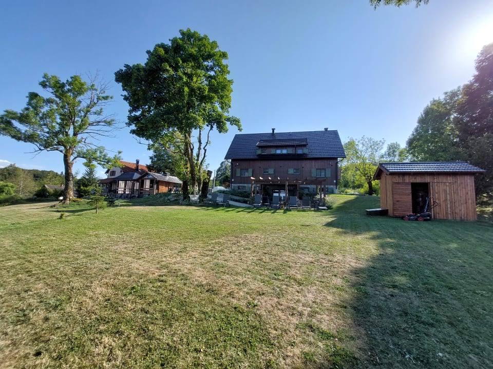 Außenansicht Tesla's Gastro House Plitvice