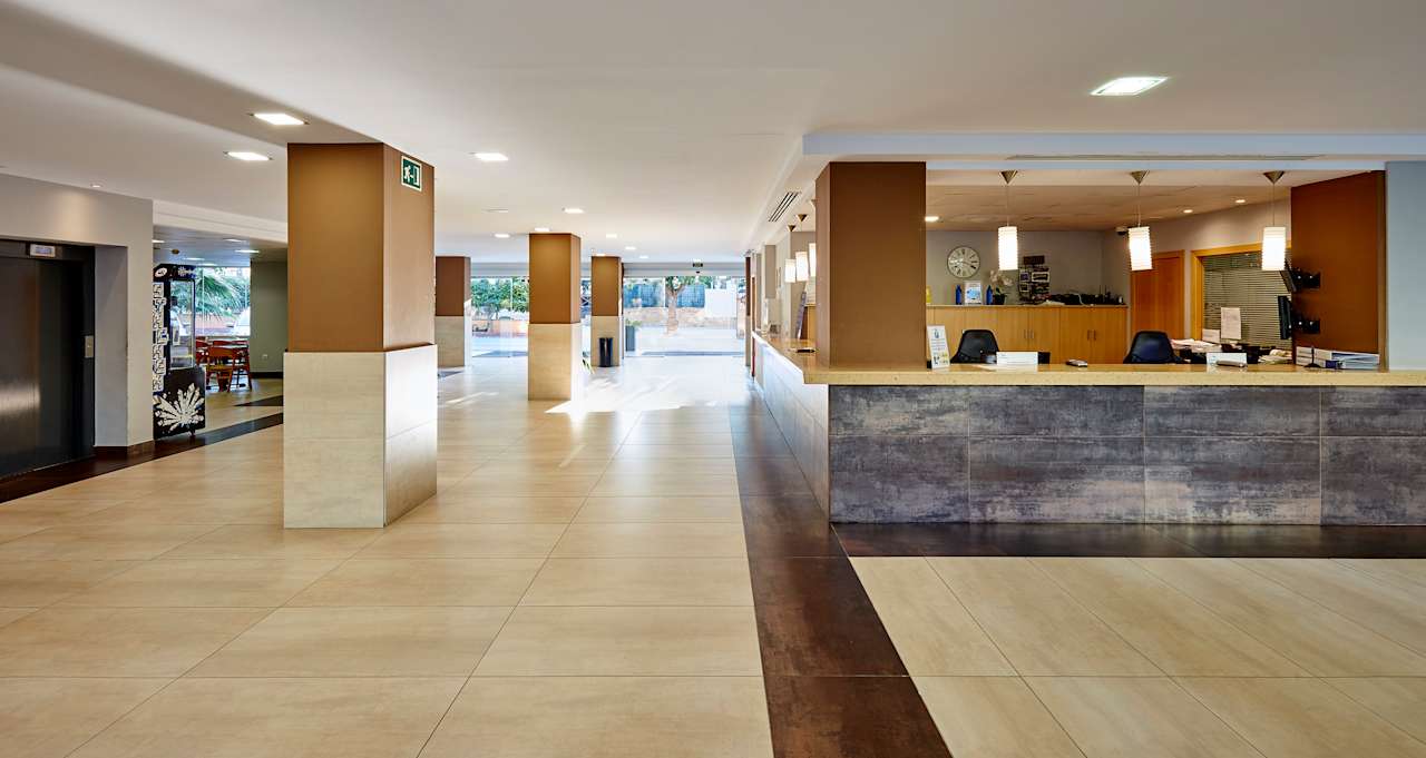 Lobby Hotel Surf Mar