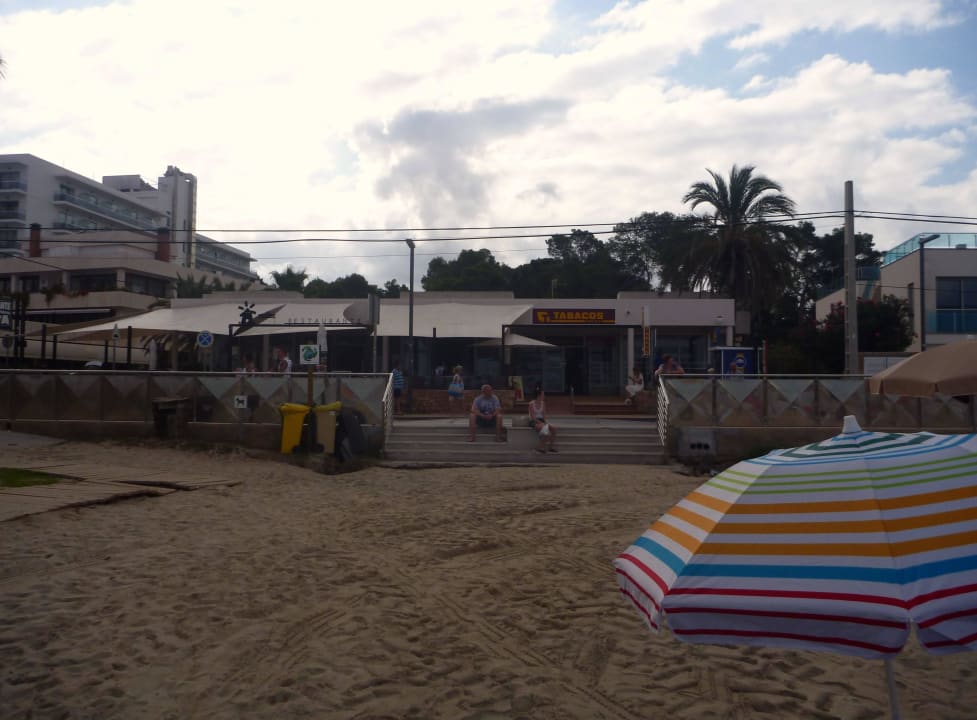 Immer Platz für Schirm und Liegetuch NYX Hotel Ibiza - adults only