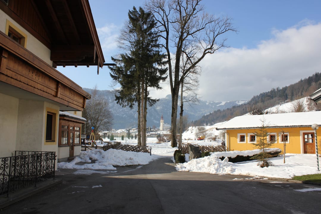 Vom Hintereingang zum See POST Family Resort