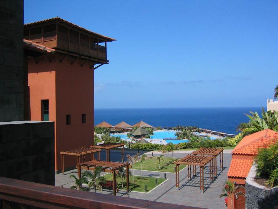 Hauptgebäude mit Restaurants La Palma Princess