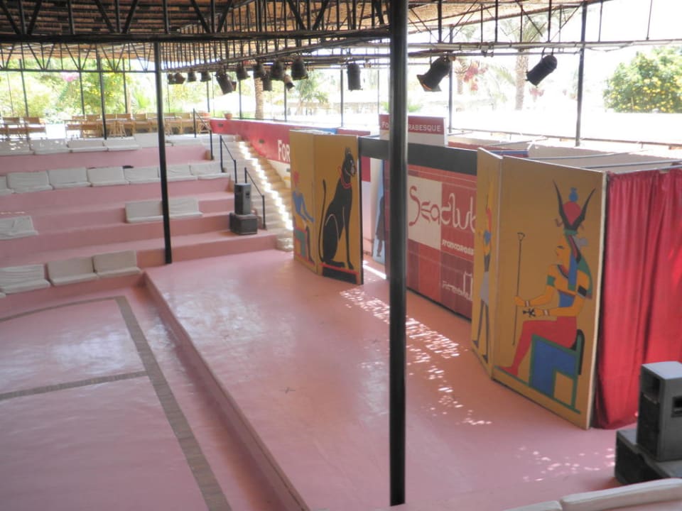 Arena/Shows  Fort Arabesque Resort, Spa & Villas