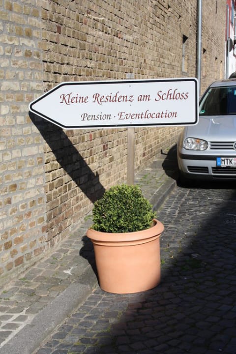 Einfahrt zur Residenz Hotel Kleine Residenz am Schloss