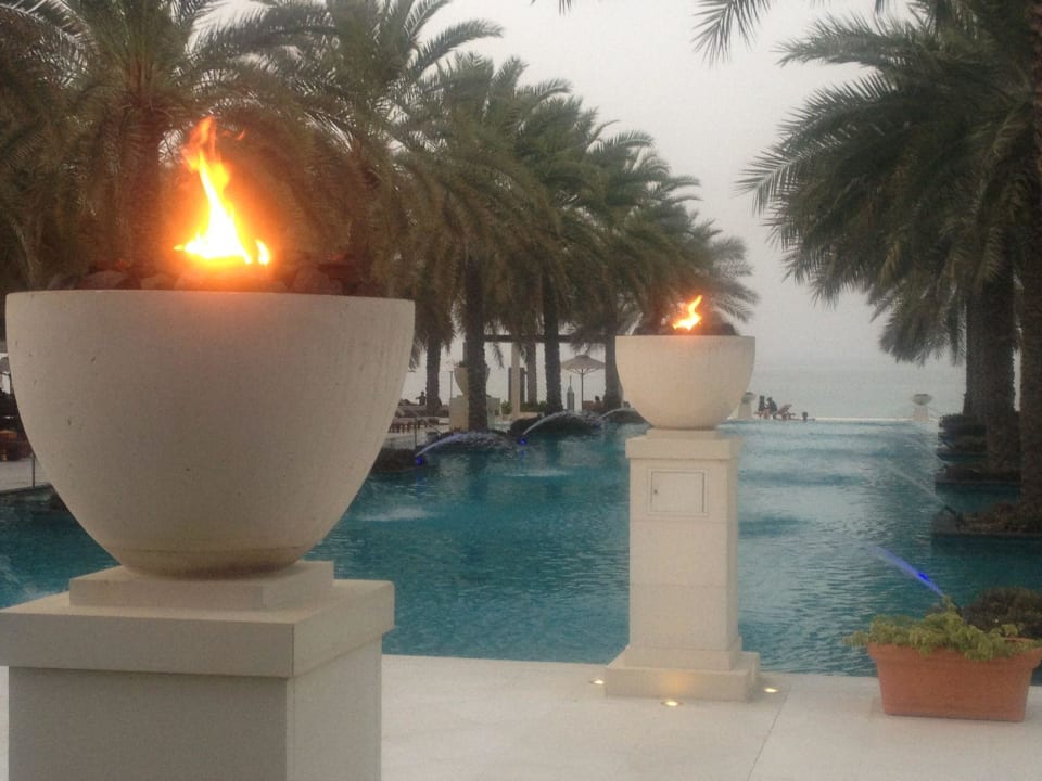 Abends auf der Aussenterrasse  Al Bustan Palace - A Ritz-Carlton Hotel