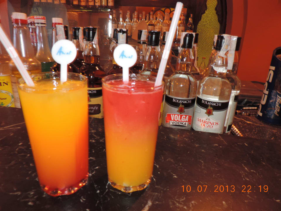 Leckere Cocktails an der El Khan Bar Arabella Azur Resort