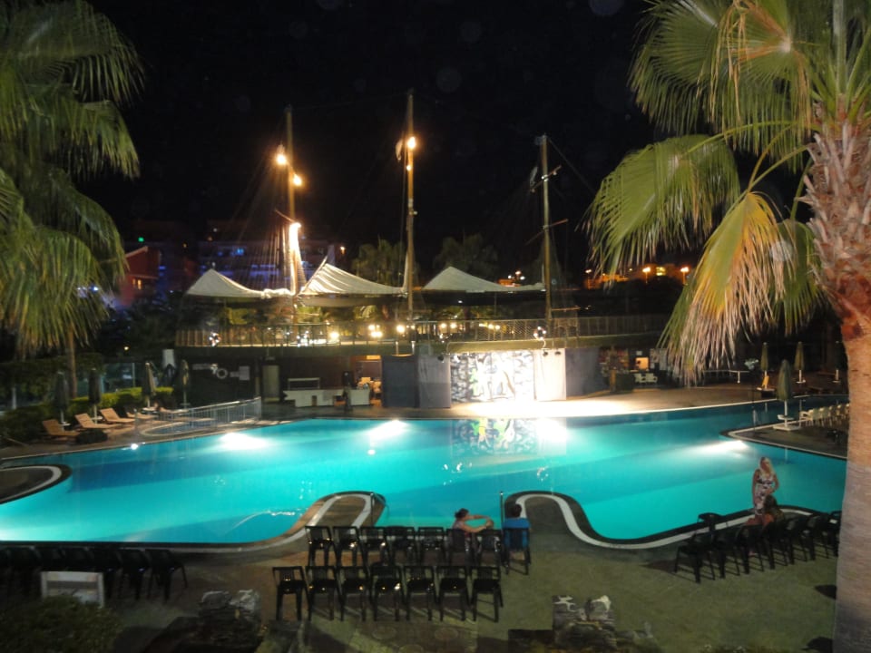 Pool bei Nacht Can Garden Resort
