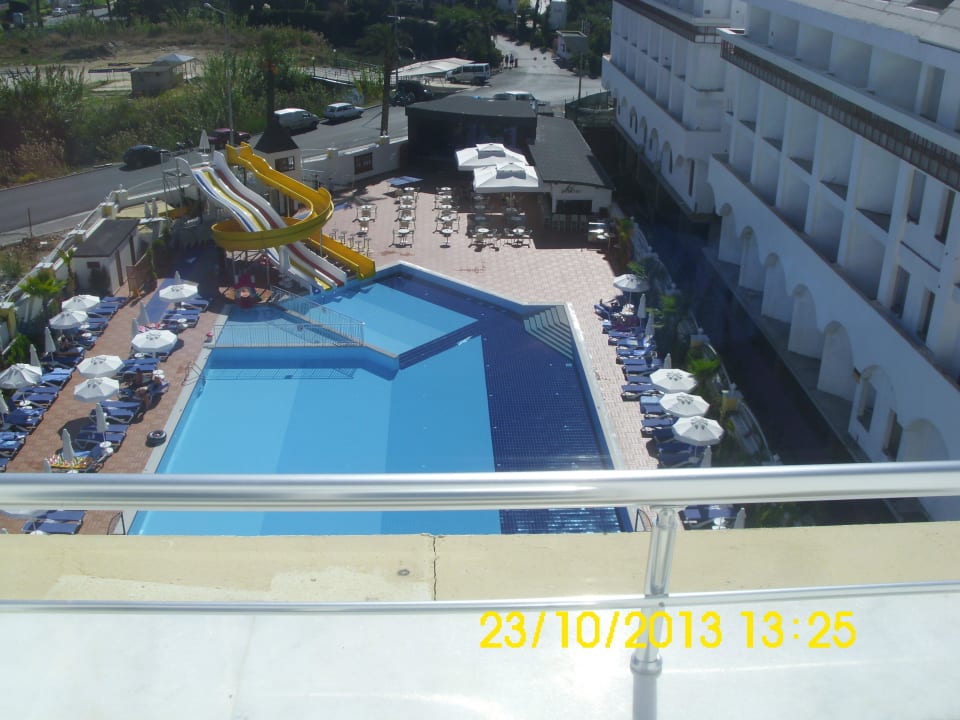 Fünf Sterne: Pool mit Nachbar Dream World Resort & Spa