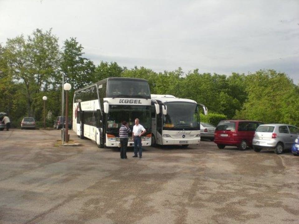 Parkplatz vor dem Hotel Magal Maradiso Hotel by Aminess