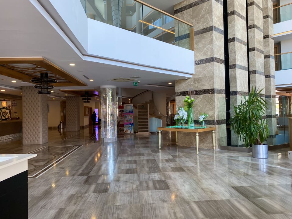 Lobby Sherwood Exclusive Lara