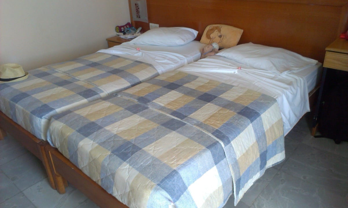 ... am Sonntag besonders schön hergerichtet ! Sandy Beach Hotel & Family Suites