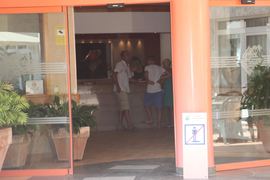 Вход в отель Sumus Hotel Monteplaya