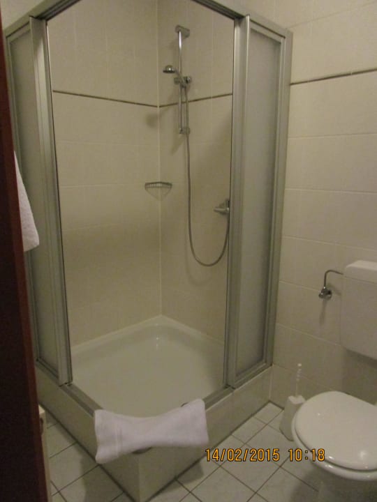 Dusche  Hotel Burg-Mühle