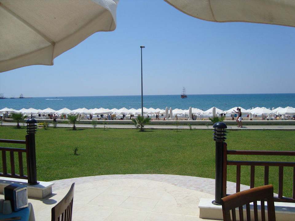 Restaurant mit Blick aufs Meer Hotel Sirma