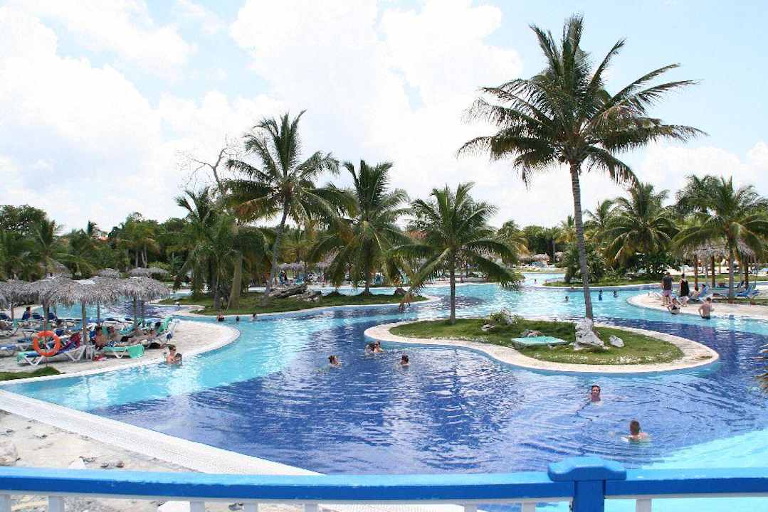 Schöne große Poolanlage Hotel Playa Pesquero