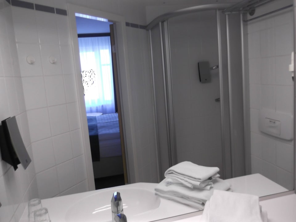 Bad - Dusche Hotel Kaiserin Augusta