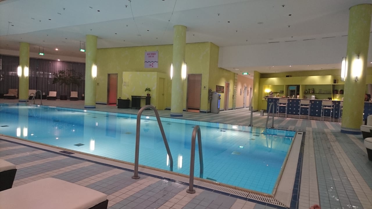 Pool Hilton Munich Airport