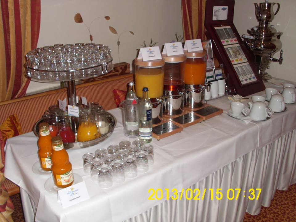 Ein Teil des Frühstücksbuffets Hotel Bernstein Rügen