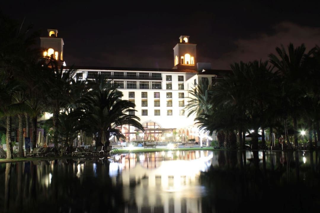 Blick auf das Haupthaus vom Pool Lago Lopesan Costa Meloneras, Resort & Spa