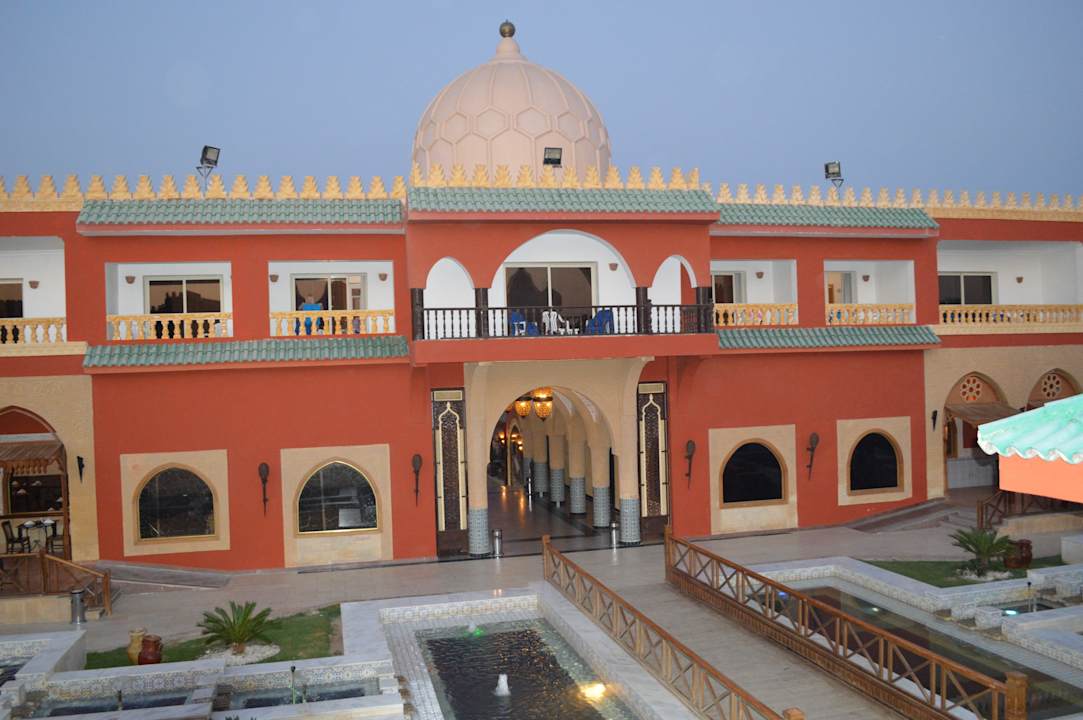 Вход на площадь с фонтанами Pickalbatros Alf Leila Wa Leila Resort - Neverland Hurghada