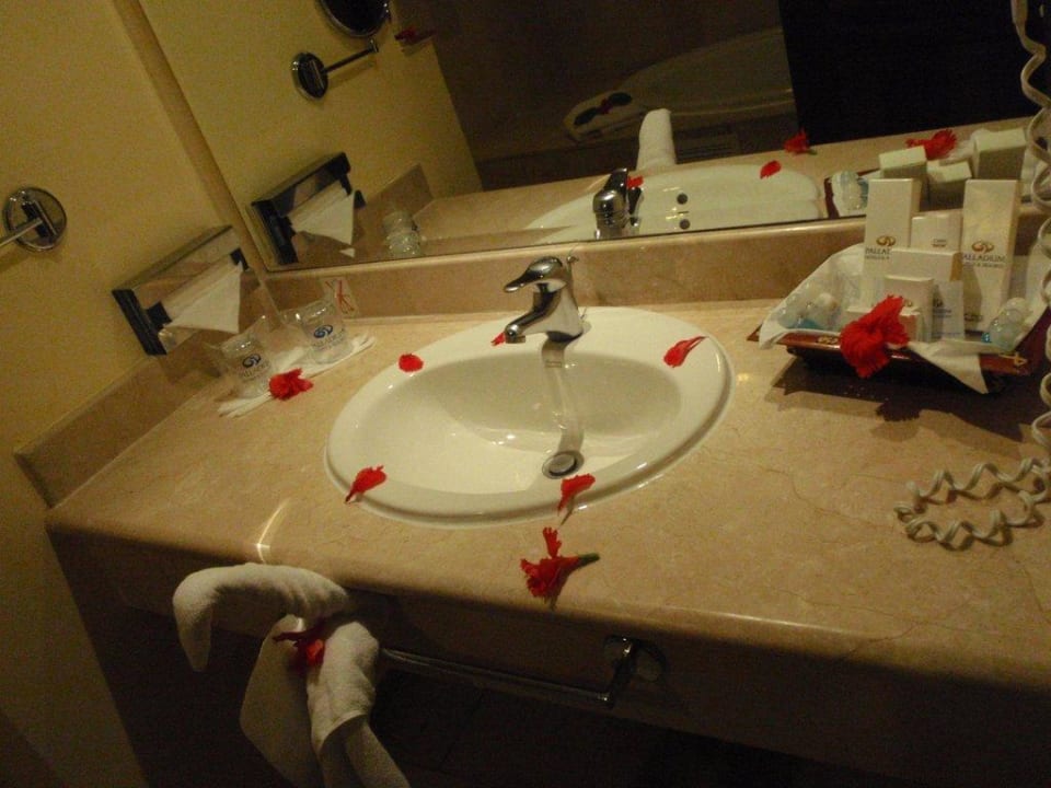 Sauberes und dekoriertes Bad Grand Palladium Punta Cana Resort & Spa