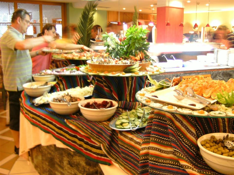Buffet HL Miraflor Suites Hotel