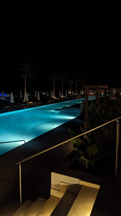 Pool The Royal Senses Resort, Curio Collection by Hilton