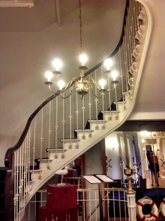 Treppe zu den Zimmern Relexa Hotel Bellevue Hamburg