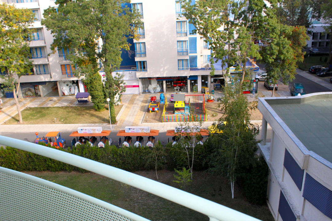 Straßenseite in Richtung Meer DAS Club Hotel Sunny Beach