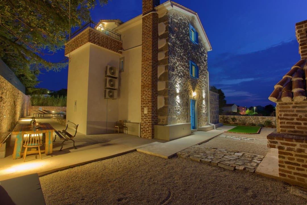 Außenansicht Luxury Villa Ive With Heated Pool, Finnish Sauna, Infrared Sauna, Pet Friendly