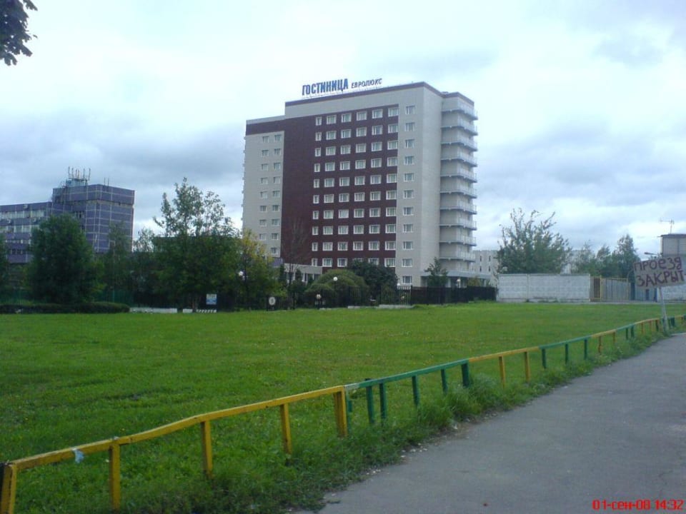 Das Hotelgebäude Eurolux Hotel SunFlower Park Hotel