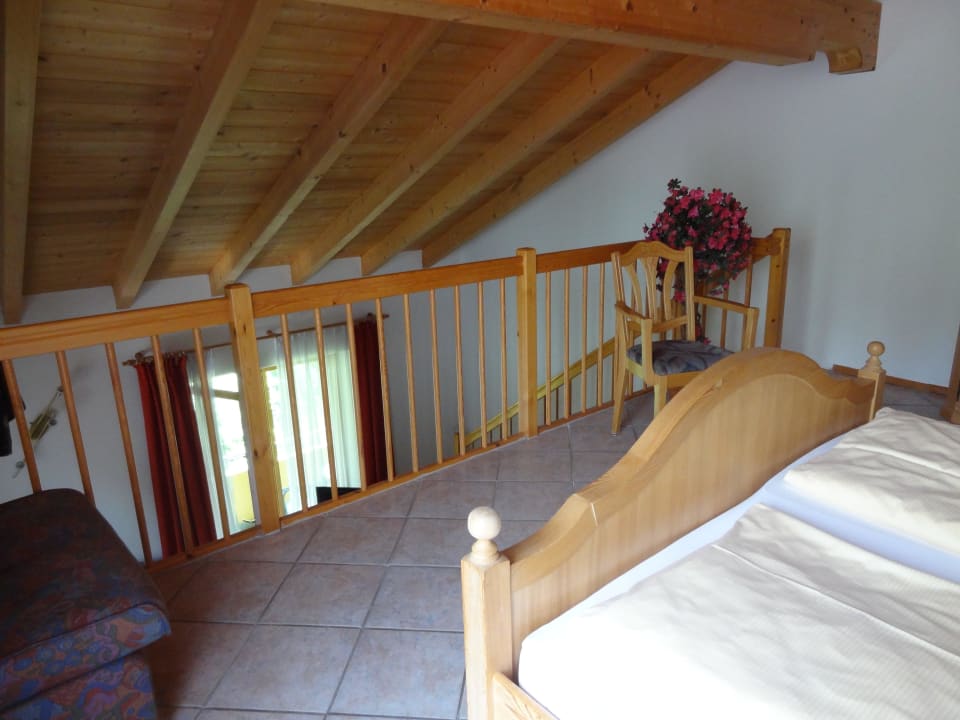 Gemütliches Schlafzimmer auf der Empore Hotel Wiesengrund