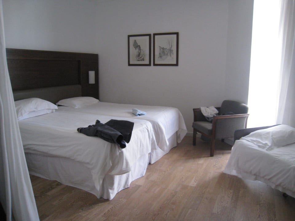 Doppelzimmer mit Zustellbett Hotel Grecian Sands