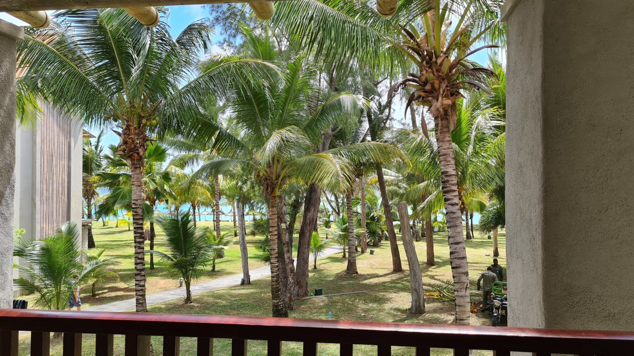 Ausblick Crystals Beach Resort Belle Mare, a member of Radisson Individuals