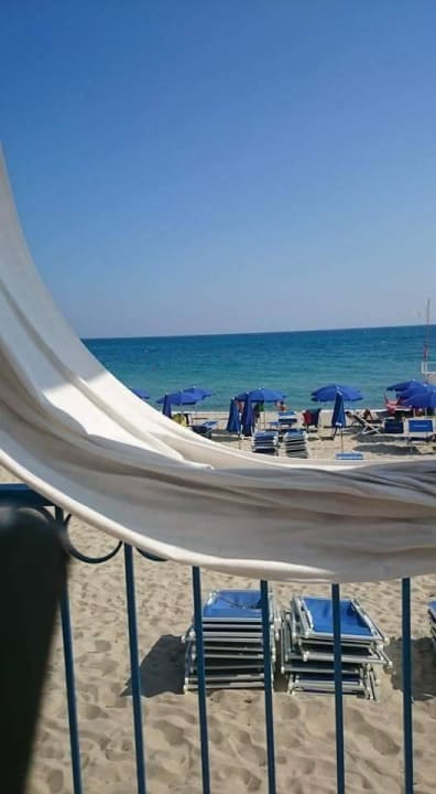 Blick aus der dazu gehörigen Strandbar Villaggio Triton