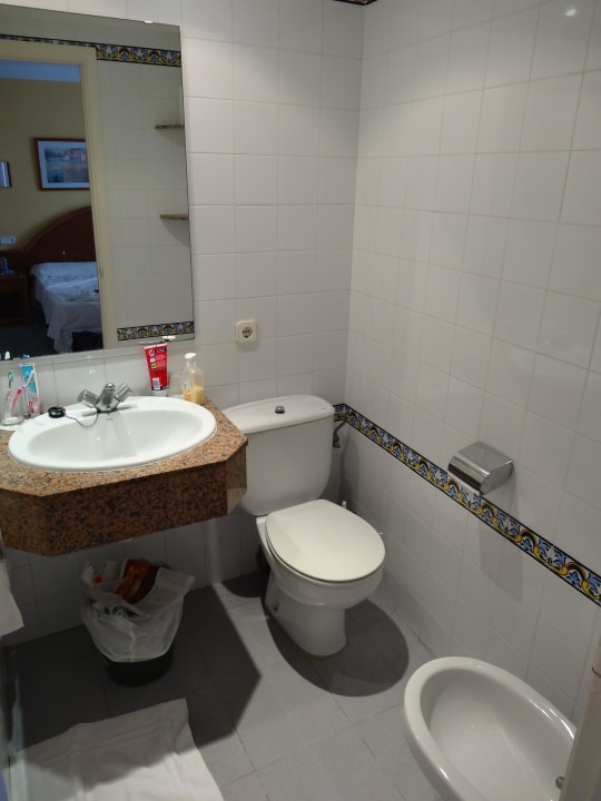 Klo, Bidet und Waschbecken (leider nicht gedreht) Prinsotel Mal Pas (Adults only)