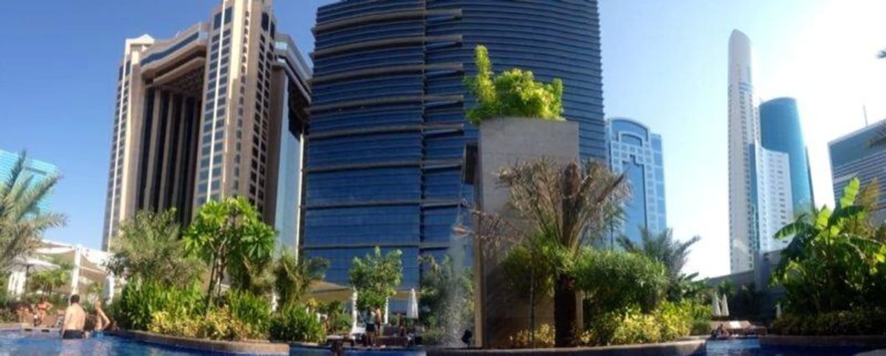 Blick aufs Hotel vom Pool aus  Conrad Dubai