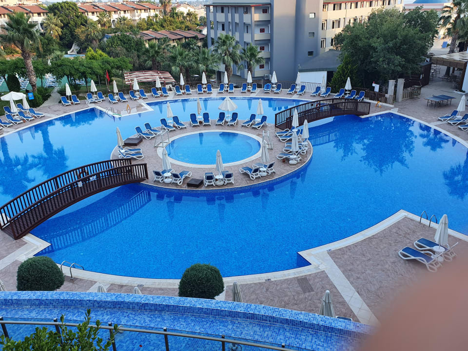 Pool Side Prenses Resort & Spa