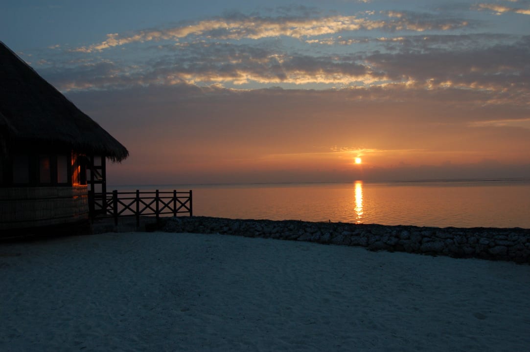 Sonnenuntergang bei SPA Summer Island Maldives