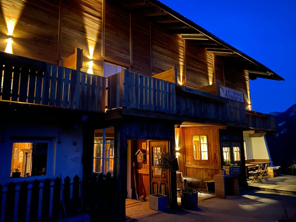 Außenansicht Hotel Almhof