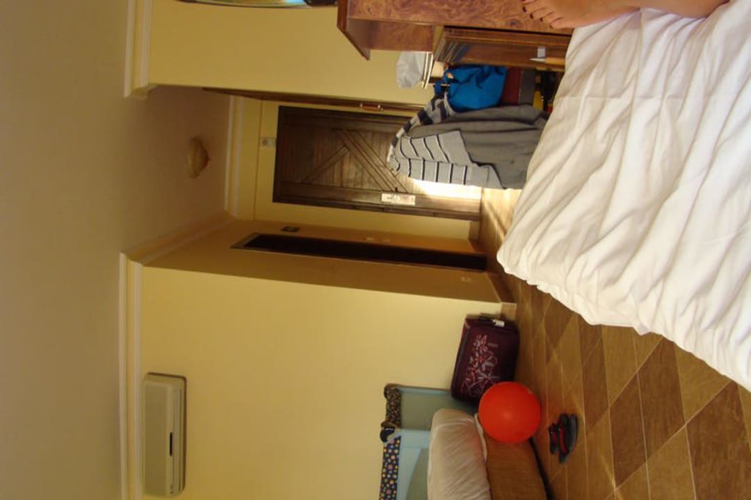 Blick zur Tür vom Schlafsofa Kamelya Aishen Club