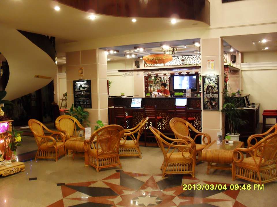 Blick auf die Sitzgruppe der Bar Mercure Hoi An Royal