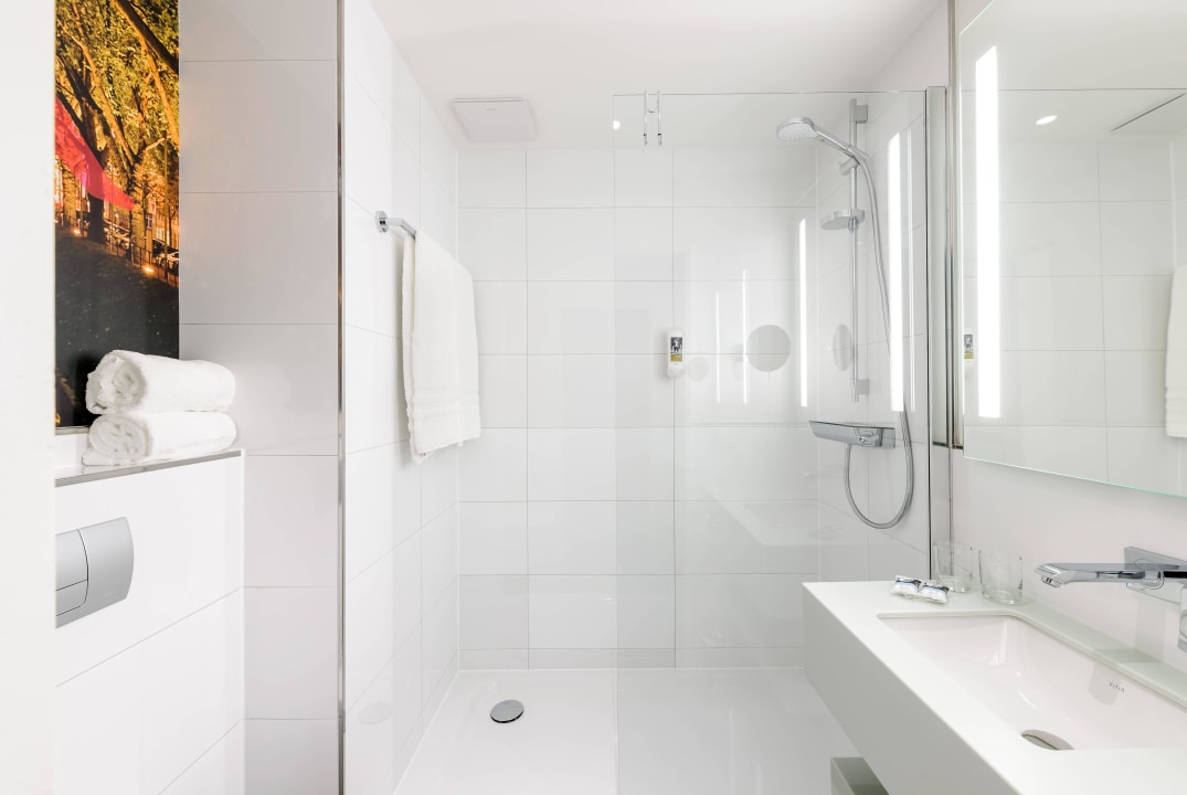 Bad renoviert Mercure Hotel Düsseldorf Zentrum
