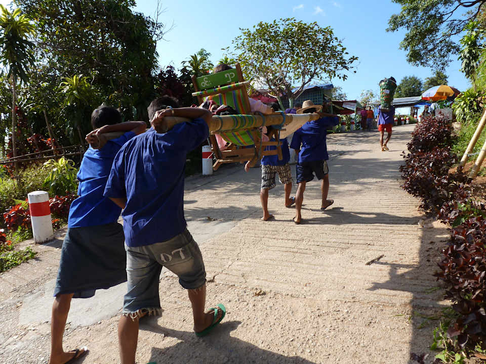 Weg auf den Berg Sänftenträger Mountain Top Hotel