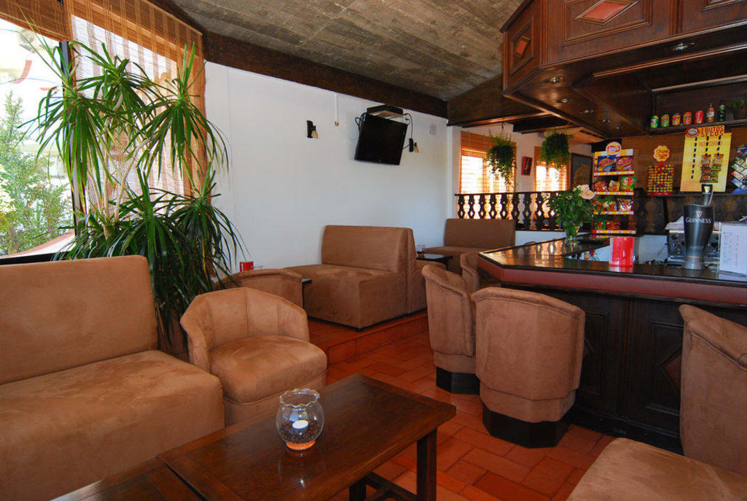 Drinks and Snacks at the Bar Apartamentos Turisticos Gida